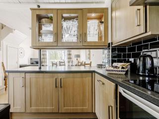 3 Bed in Cirencester HIC02 - South Cerney - 2