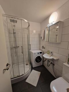 Zentral gelegenes Zwei-Zimmer Apartment mit Skylineblick - Offenbach - 7