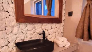 Exquisite Double Storey Luxury Retreat 90m from Paje Beach Zanzibar Ideal Prime location Tv wifi aircon and Private Pool - Paje - 2