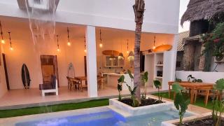 Exquisite Double Storey Luxury Retreat 90m from Paje Beach Zanzibar Ideal Prime location Tv wifi aircon and Private Pool - Paje - 4