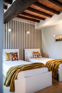 Emilio's Rooms - - 4