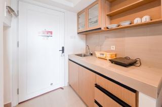 Cozy Stay and Comfy Studio Loft Kingland Avenue Apartment By Travelio - Tangerang - 7