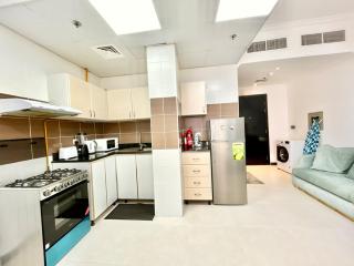 Homes2Retreat - Modern Studio with Balcony in JVT - 8