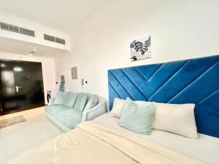 Homes2Retreat - Modern Studio with Balcony in JVT - 7