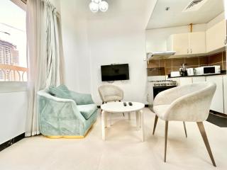 Homes2Retreat - Modern Studio with Balcony in JVT - 5