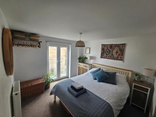1 Shoreline - St Ives - Sleeps 4 - Parking - St Ives - 3