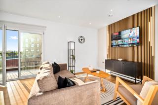 Luxury 2 Bedroom with Balcony - Fast Wi-Fi - Netflix 711D - Birmingham - 0