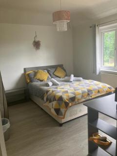 Welcoming Home Close to Transport Links - 3