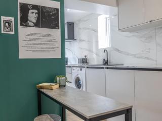 Boutique City Centre Balcony Suite Perfect For Couples & Businesses With Free Gym By The Pocklington - Richard III Suite - Leicester - 9