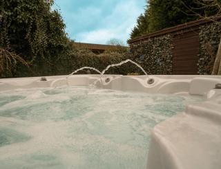 Elckys Lodge - Hot Tub Retreat Near York - Wilberfoss - 7