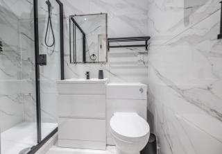 Boutique City Centre Balcony Suite Perfect For Couples & Businesses With Free Gym By The Pocklington - Richard III Suite - Leicester - 2
