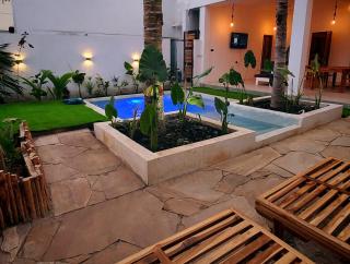Luxury entire Private Villa Paje Beach Zanzibar TV WIFI AC private garden and cascading waterfall pool steps to the beach and amentites - Paje - 1