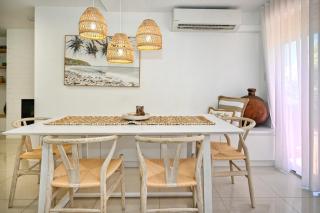 Luxe Coastal Escape, Sunny Coast - 9