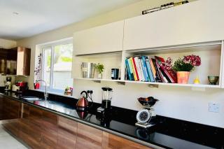 Dundee Seaside Dream House - Sleeps 8 & Parking - Dundee - 5