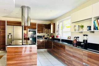 Dundee Seaside Dream House - Sleeps 8 & Parking - Dundee - 3