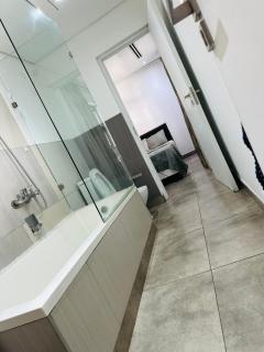 Beaufort Ridge ROOM 206Airbnb - Accra - 1