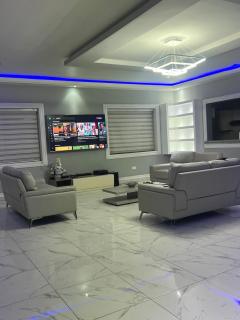 Modern 3BRM Luxury Apartment ,Gym and fast Wifi - Accra - 2