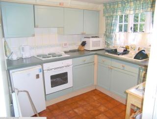 Traditional 2 Bedroom Thatched Cottage - 8