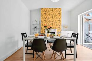 Luxury 3 Bedroom House, Save Big, Wi-Fi, Free Parking, Sleeps 5 - Dallington - 5