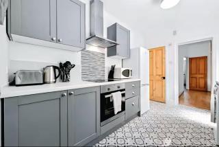 Luxury 3 Bedroom House, Save Big, Wi-Fi, Free Parking, Sleeps 5 - Dallington - 6