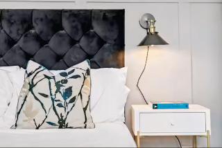 Luxury 3 Bedroom House, Save Big, Wi-Fi, Free Parking, Sleeps 5 - Dallington - 1