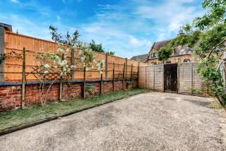 Luxury 3 Bedroom House, Save Big, Wi-Fi, Free Parking, Sleeps 5 - Dallington - 2