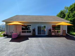 Cozy Bungalow in Nova Scotia with Backyard Patio - Maitland - 0