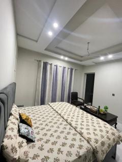 Cozy and Peaceful 2 Bedroom Luxury Apartment - Multan - 4