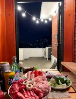 Namsan View Rooftop in Haebangchon - 9