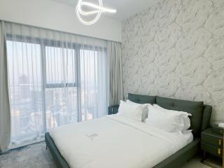 Stylish & Comfy Downtown Oasis Views, Pool & Gym - 8
