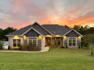 Relax at the Ridge 4BR 3BA - Enterprise - 0