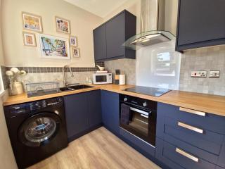 Newly renovated stylish, 4 bedroom home from home - Nether Edge - 3