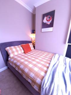 Newly renovated stylish, 4 bedroom home from home - Nether Edge - 8