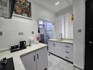 Chic Afro-Contemporary 2 bedroom flat at 22c - Lagos - 5