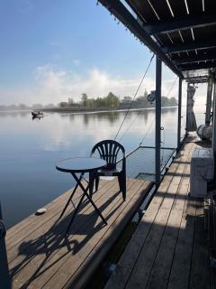 Houseboat on the water - 6