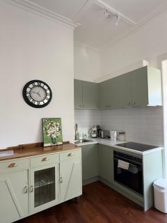 Free Parking,5 minutes to City, bus at the door, 100-year-old building at the foot of Mount Eden Park,unit 1 - 1