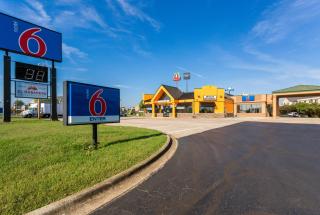 Motel 6-Clarksville, TN - 9