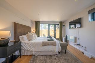 Private Garden Flat - - 2