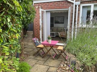 Oakleigh 1 bed ground floor garden view apartment FREE ONSITE PARKING - Stratford-upon-Avon - 8