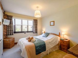 3 Bed in Coombe Keynes DC029 - Wool - 1
