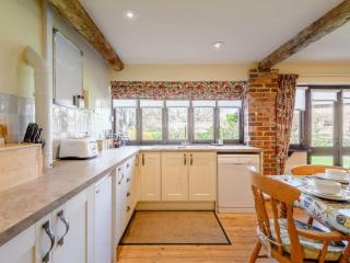 3 Bed in Coombe Keynes DC029 - Wool - 3
