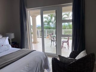 Seaview Manor Exquisite Bed & Breakfast - 4