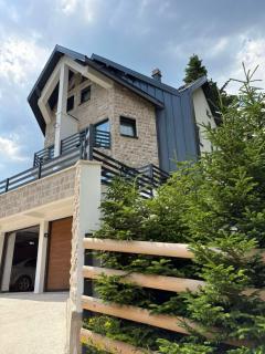 Villa Jezero 4 - 9