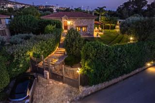 Divine Stone House - 9