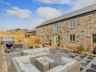 4 Bed in Falmouth 85825 - 0