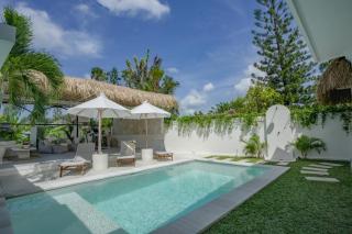 Villa Nair NEW stylish 3BR Canggu with large pool, projector & green field view - 5