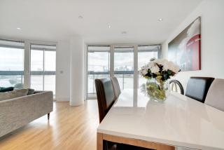 Spacious 2-Bed 2-Bath Apartment with River Views - Greenwich London Ideal for Business Leisure & Long Stays - Londra - 6