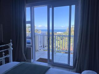 Seaview Manor Exquisite Bed & Breakfast - 2