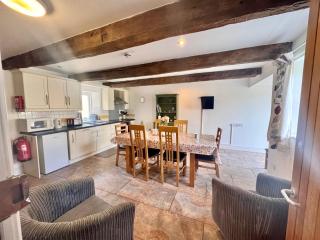 4 Bed in Abergavenny 90003 - Gilwern - 7