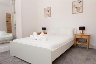 Convenient 2BR Near Manchester Airport - Manchester - 9
